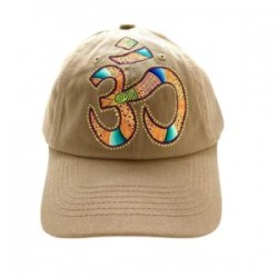 Gorra con OM pintada a mano