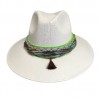 Sombrero con torsal de chaquira color blanco