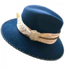 Sombrero de Gamuza color azul marino con cinta de satín dorada