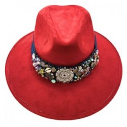 Sombrero de Gamuza rojo con cinta de mezclilla y diferentes dijes bordados