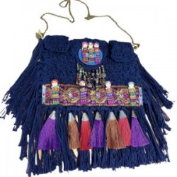 Bolsa tejida “MACRAME” y bordada a mano con dijes, cristales y flecos