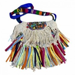 Bolsa tejida “MACRAME” y bordada a mano con dijes y cristales