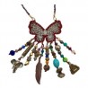 Collar con mariposa y diferentes dijes de protección y fortuna.