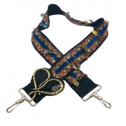 Asa para bolsa con diferentes dijes hecha a mano con corazón