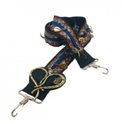 Asa para bolsa con diferentes dijes hecha a mano con corazón