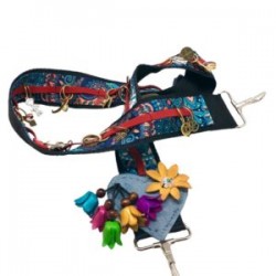 Asa para bolsa con diferentes dijes hecha a mano con corazón y flores