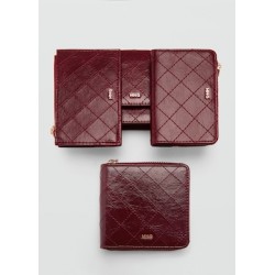 Billetera costuras decorativas