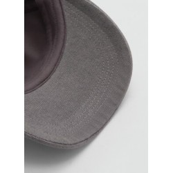 Gorra mensaje bordado