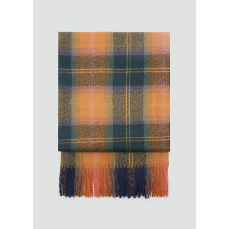 Bufanda cuadros terminaciones flecos