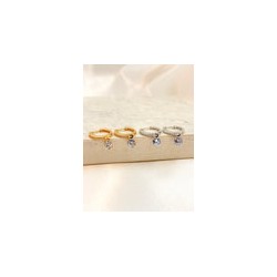 Huggie Zirconia Solitaria