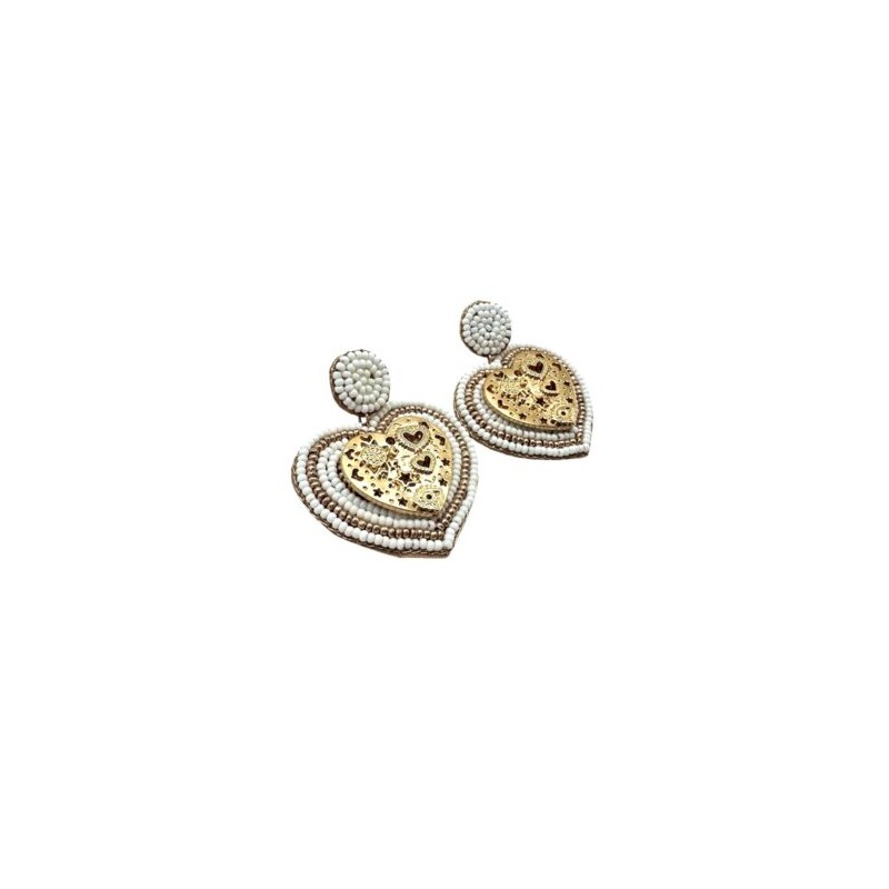Aretes de chaquira con corazón