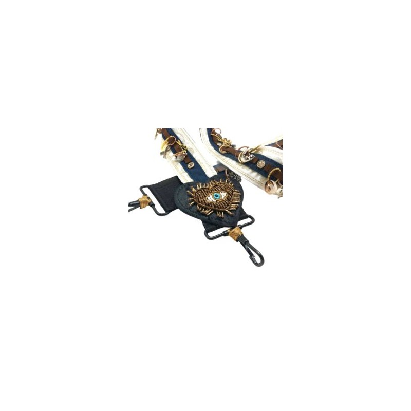 Asa para bolsa con diferentes dijes hecha a mano marfil