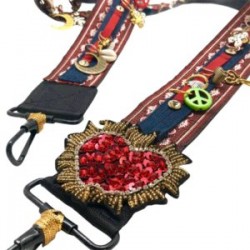 Asa para bolsa con diferentes dijes hecha a mano