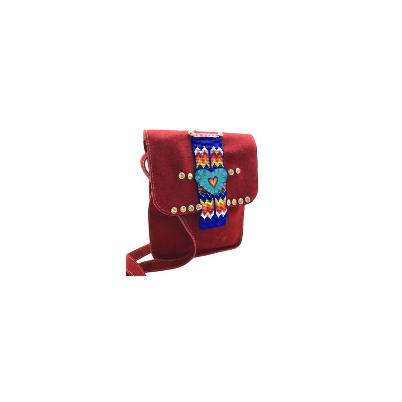 Bolsa de gamuza cruzada hecha a mano color roja con corazón