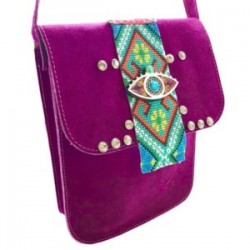 Bolsa de gamuza cruzada hecha a mano color fiucsa con ojo