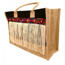 Bolsa de yute con cinta de colores y cortina de hilos