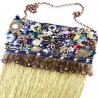 Bolsa tejida y bordada con diferentes dijes