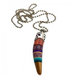 Collar con colmillo de madera hecho a mano y metal