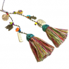Collar con cordón, dijes y flecos