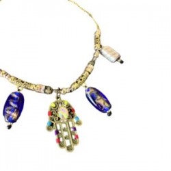 Collar con HAMSA bordado y piedras