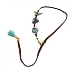 Collar con dijes de piel pintados a mano en gamuza café