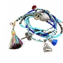 Collar de chaquira y cristal con dijes de protección y fortuna