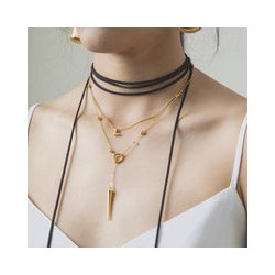 Collar cruzado con Spike