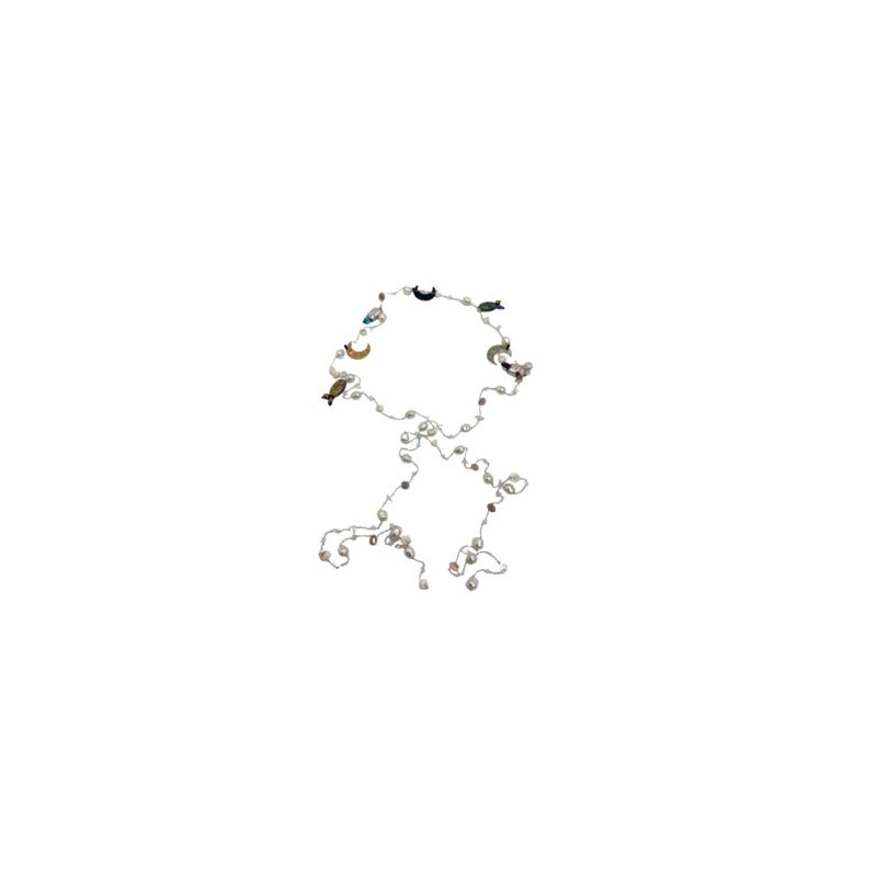 Collar de hilo tejido con perlas y lunas