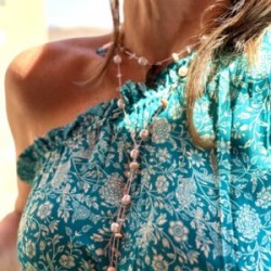 Collar de hilo tejido con perlas y lunas