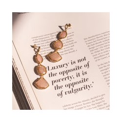 Arete Roxxana Moonstone