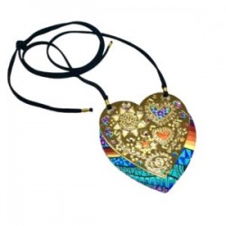 Corazón de madera pintado a mano con dije calado