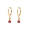Huggie con mini zirconia Roja
