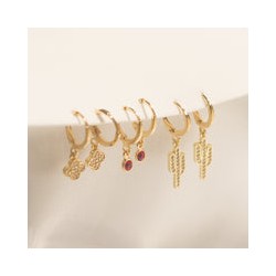 Huggie con mini zirconia Roja