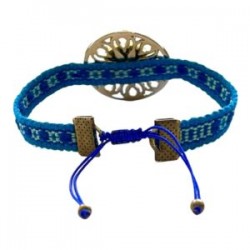 Pulsera con dije San Benito ajustable sobre cinta bordada oaxaqueña