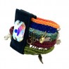 Pulsera con tiras tejidas y dijes de protección