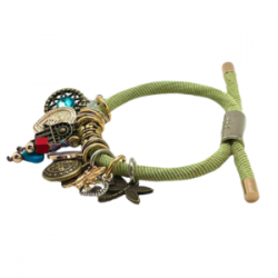 Pulsera de resorte VERDE con dijes de protección y fortuna