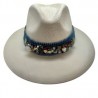 Sombrero con cinta de mezclilla y banda bordada