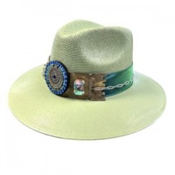 Sombrero con cinta de satin y piel color VERDE pistache