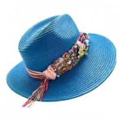 Sombrero con cinta tejida y diferentes dijes bordados