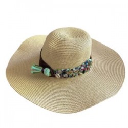 Sombrero de ala ancha con banda bicolor y trenzado con dijes bordados