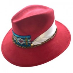 Sombrero de Gamuza color rojo con cinta de chaquira y satín plata